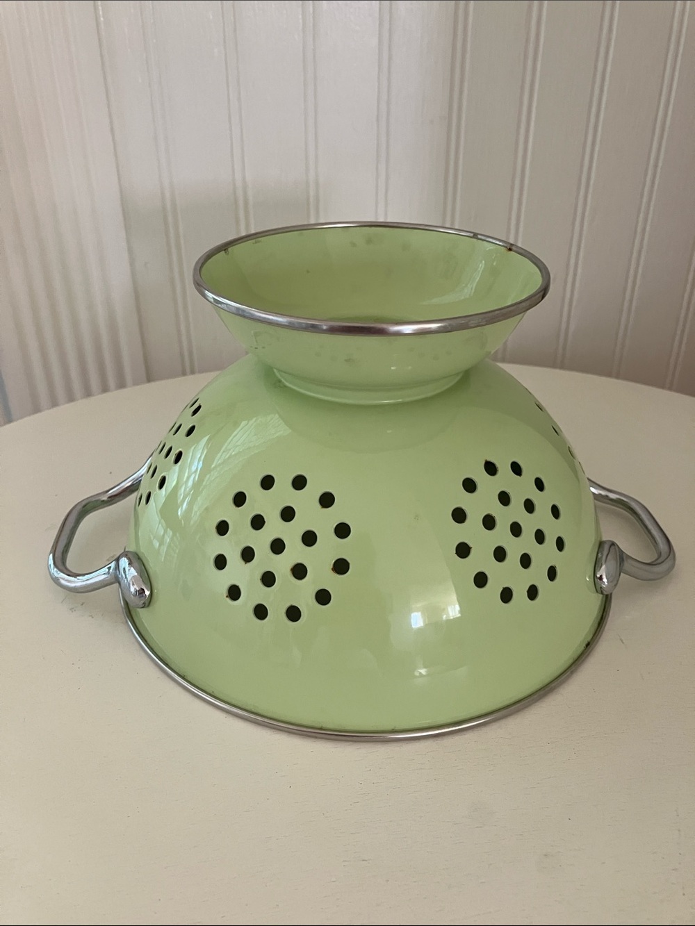 Enamelware Spring Green Colander With Handles & Stainless Steel Trim - Picture 5 of 9